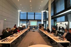 Schach-Großmeister Stefan Kindermann spielte beim Simultan-Wettbewerb