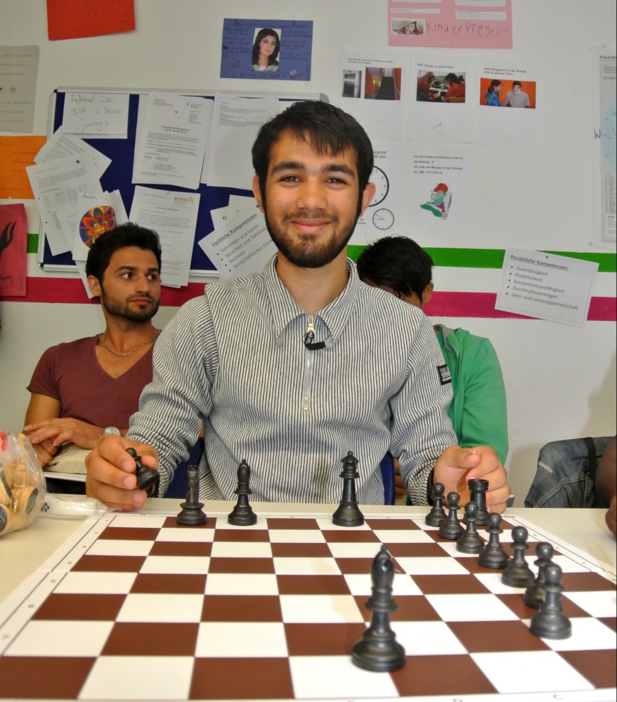 Anil kennt Schach aus seiner Heimat Afghanistan.