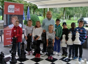 Uschi Glas von brotZeit für Kinder e.V. setzt auf Schach-Förderkurse der Münchener Schachstiftung
