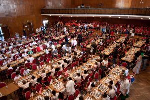 Bei der dritten Mini-Schacholympiade, die im alten Kongresszentrum ausgetragen wurde, nahmen mehr als 300 geförderte Kinder und Jugendliche teil. (Foto: Florian Peljak)