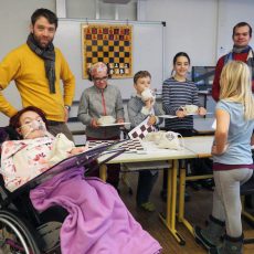 Freude über Schachgeschenke in der Pfennigparade