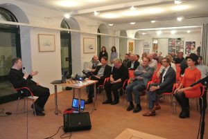 Aufmerksam verfolgte das Publikum den Vortrag von Nigel Short.