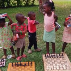 Schach verbindet München und Uganda